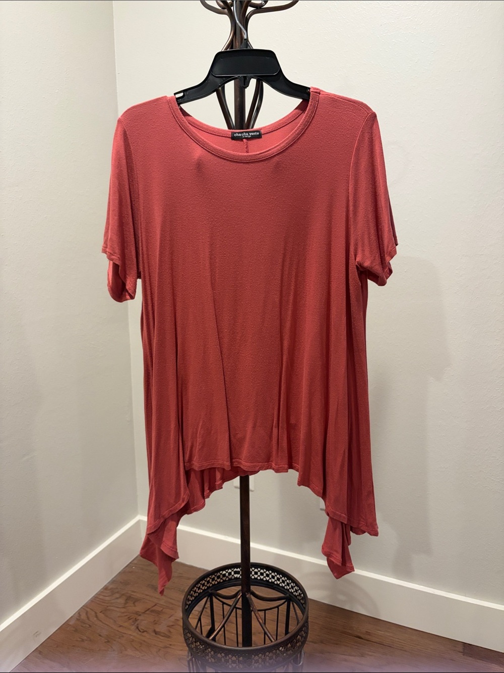 cha cha vente Brick Red Short Sleeve Asymmetrical Hem Tunic